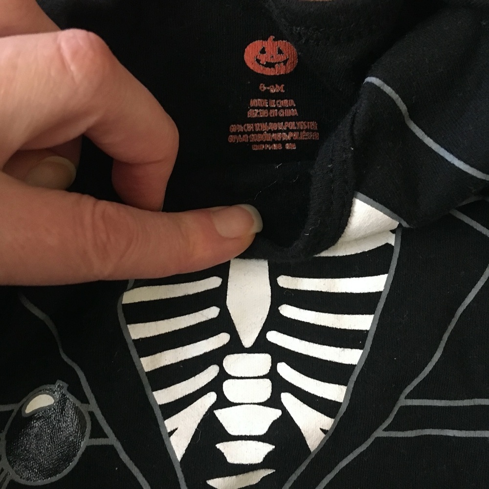 🎃$10!👻 Lot 4 Halloween Unisex Baby Onesies - Picture 2 of 6